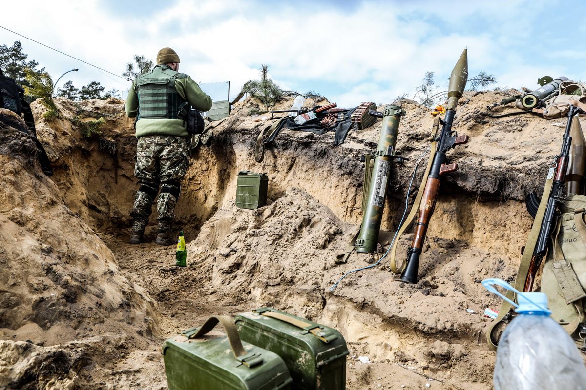 Nelle trincee dei soldati ucraini con l’incubo dei cecchini di Mosca