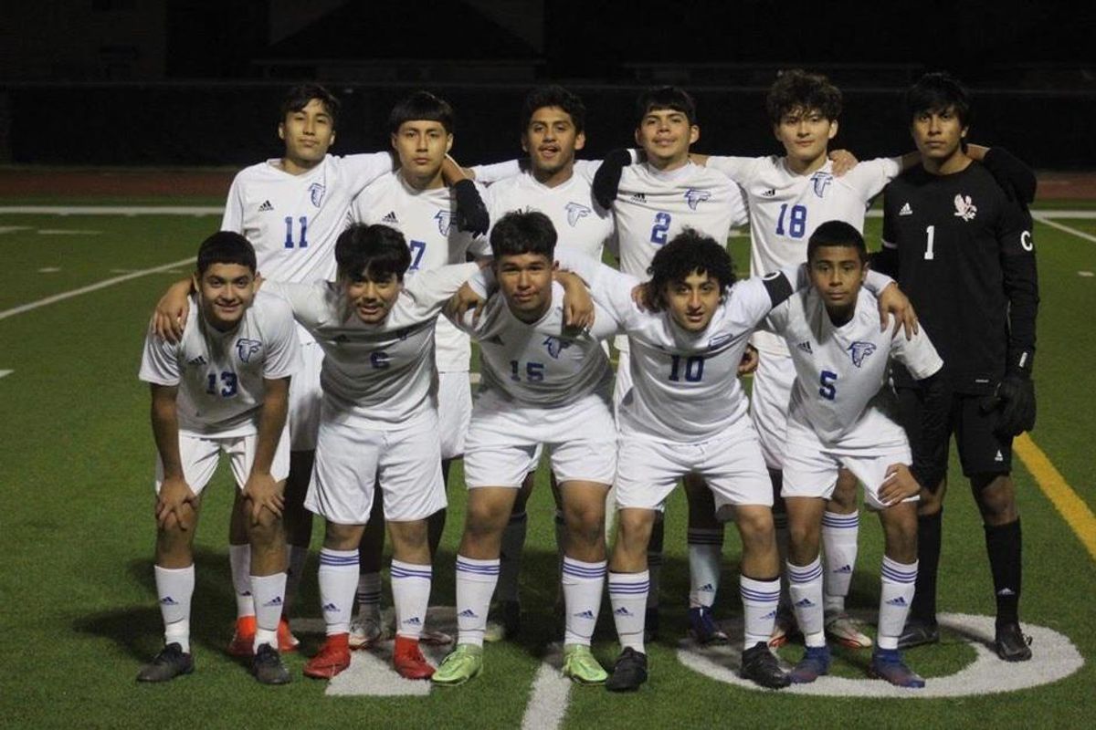 Amidst change, Royal soccer sustains winning ways