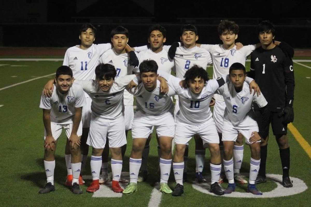 Amidst change, Royal soccer sustains winning ways