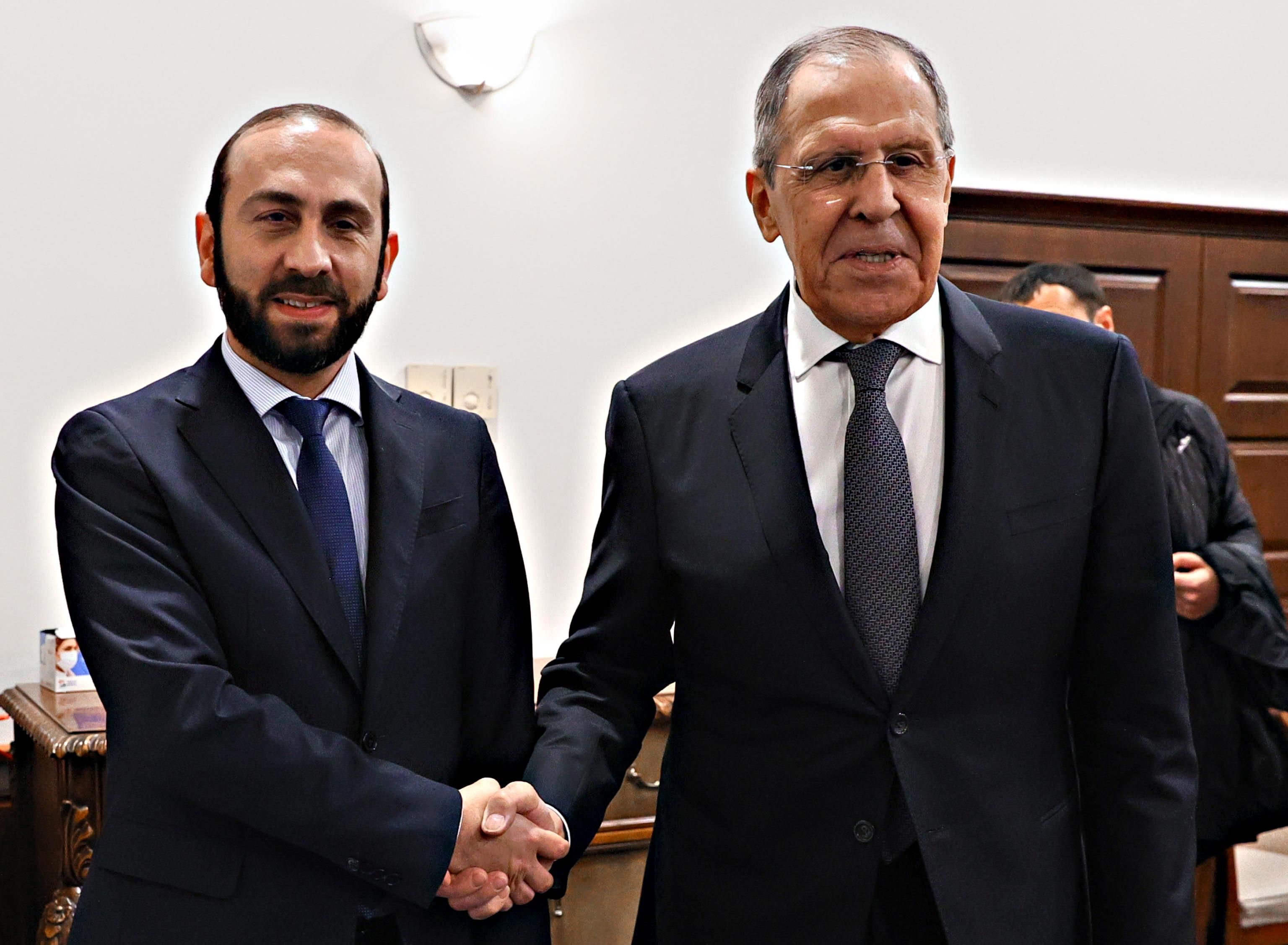 Al vertice turco si apre uno spiraglio per un incontro tra Putin e Zelensky