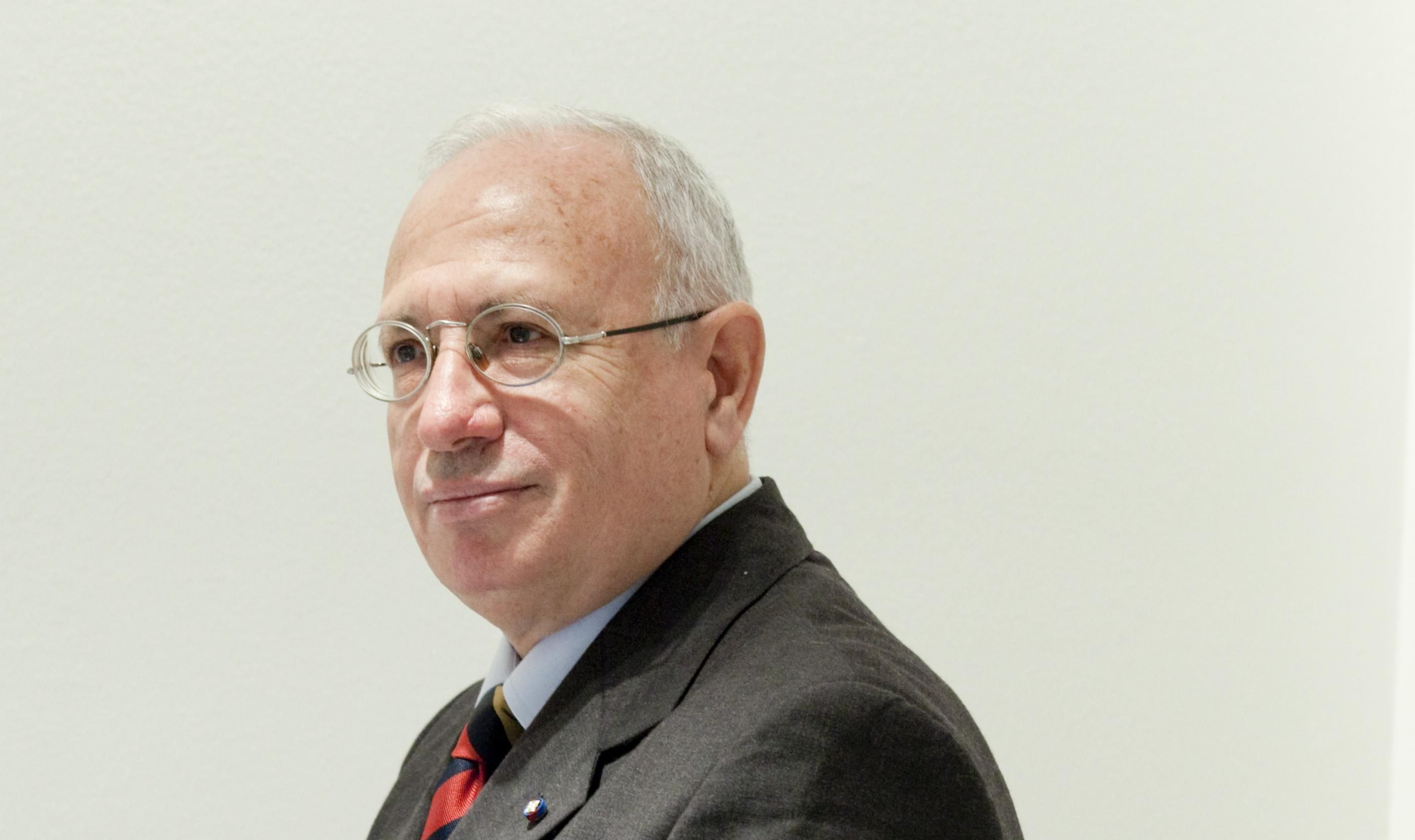 «Serve un tavolo tra Usa, Mosca e Kiev. Ma senza la Nato»