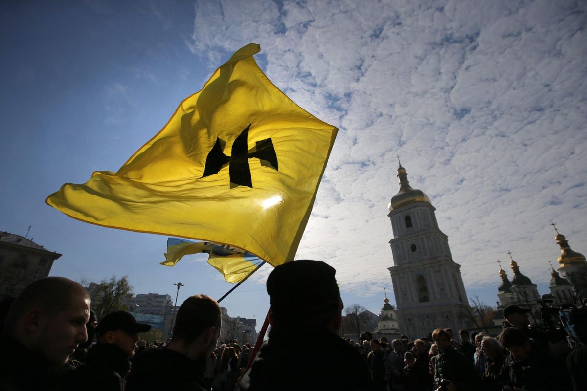 Dalla «Stampa» alla tv fino ai social: le svastiche di Azov ora sono un tabù