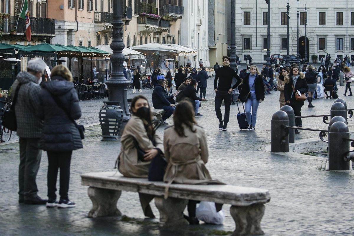 Il cortocircuito dei tifosi dell’emergenza