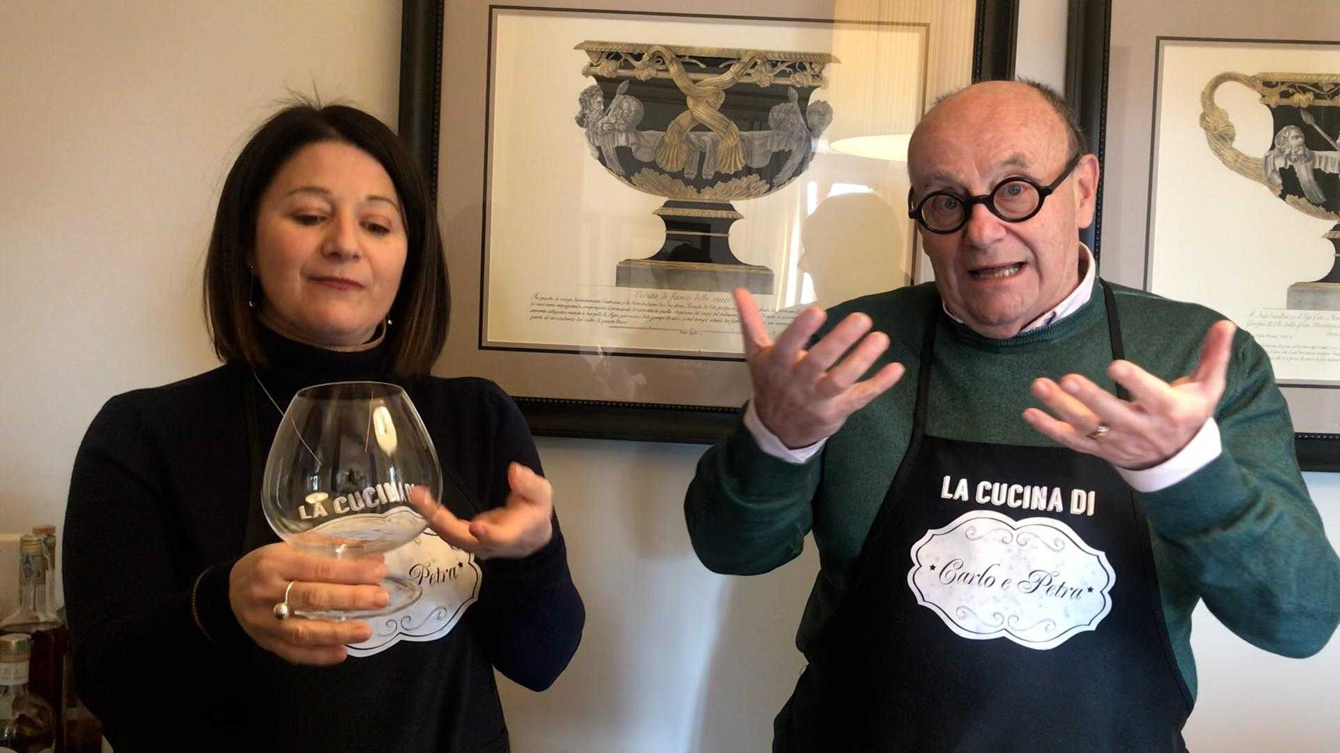 Le pillole di galateo di Petra e Carlo: come servire i liquori