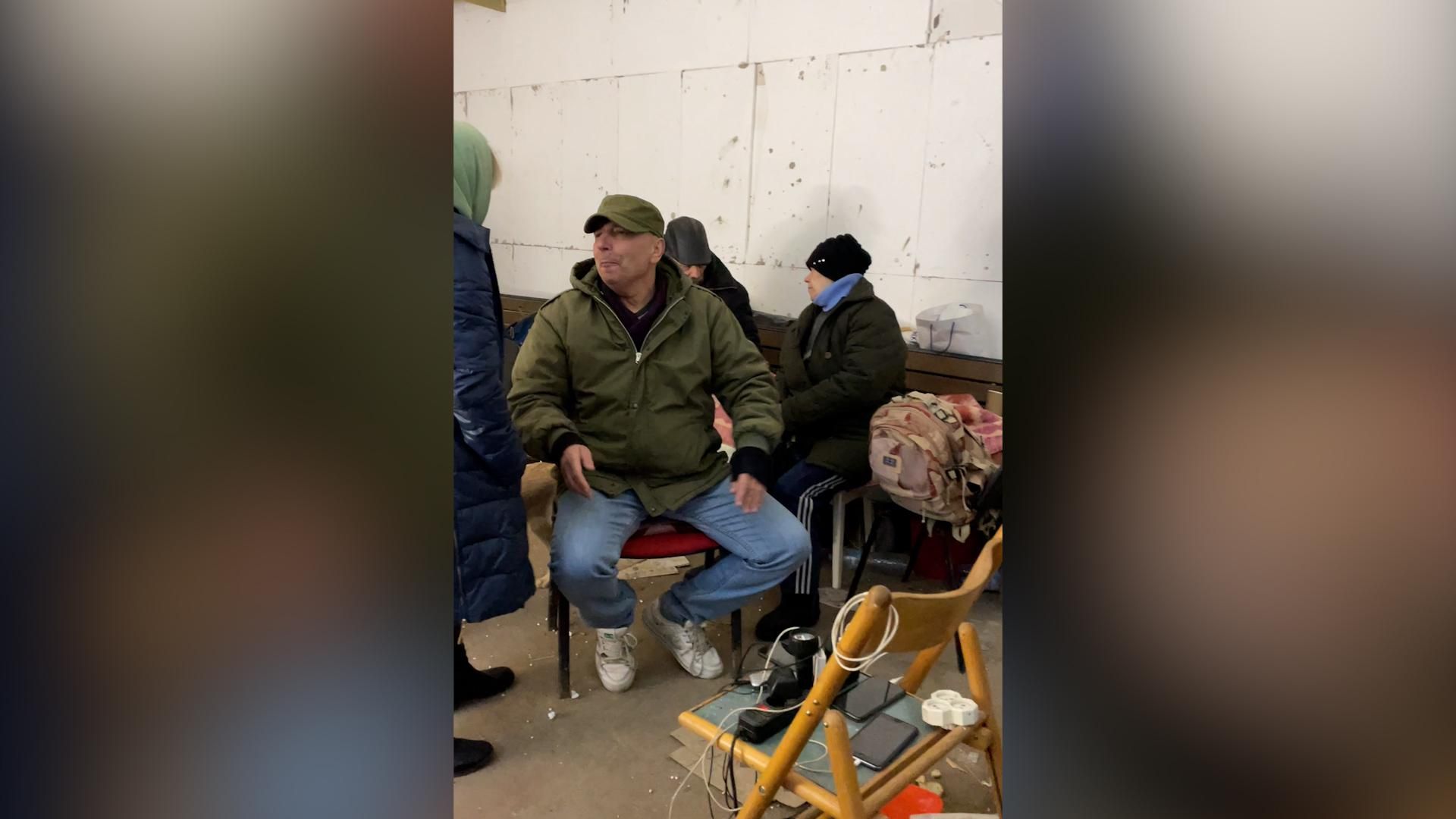 Reportage da Kiev. Viaggio nei bunker e tra i civili in coda per il cibo