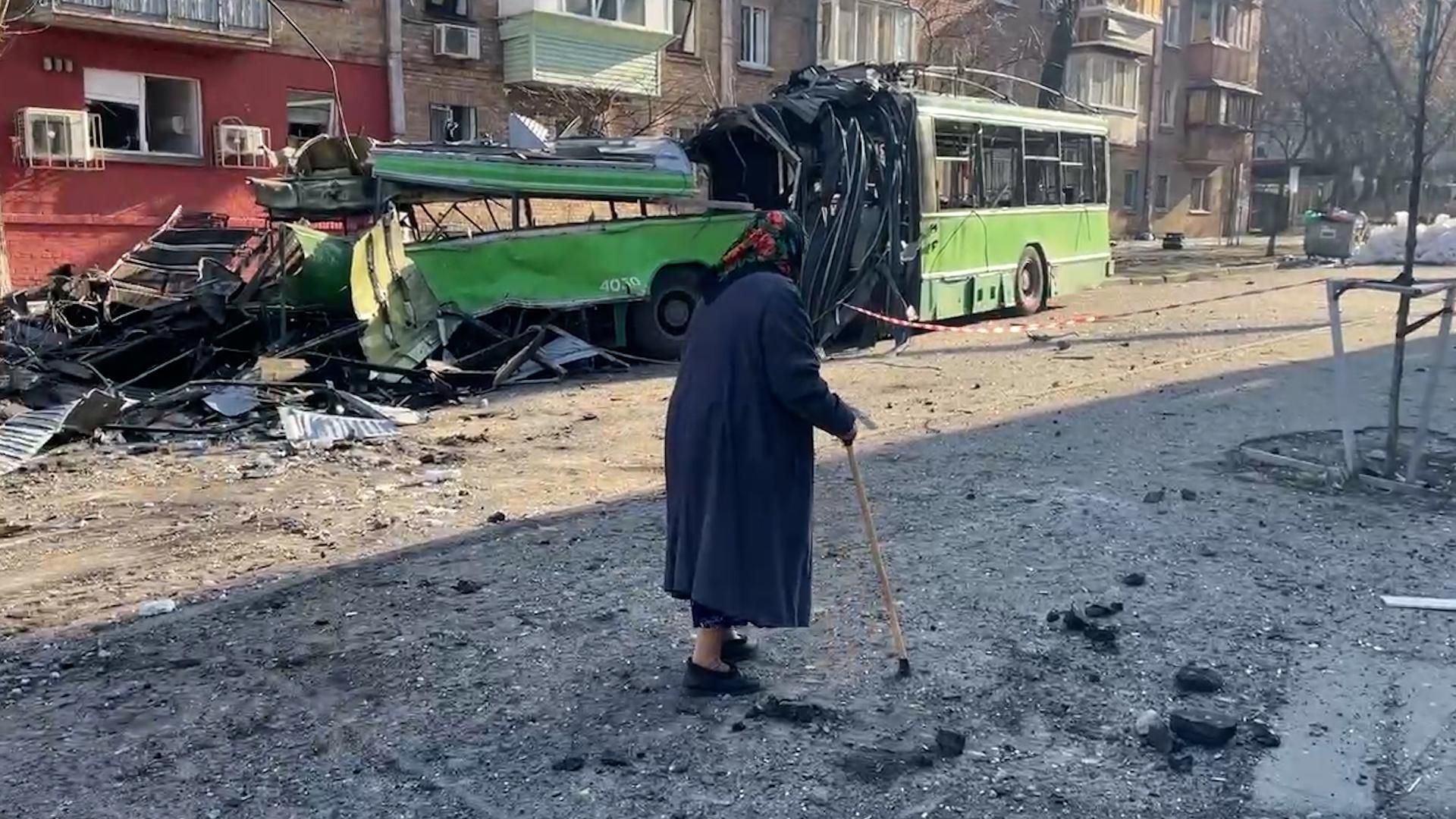 Reportage da Kiev. Arrivano i primi missili e cadono random sulla città