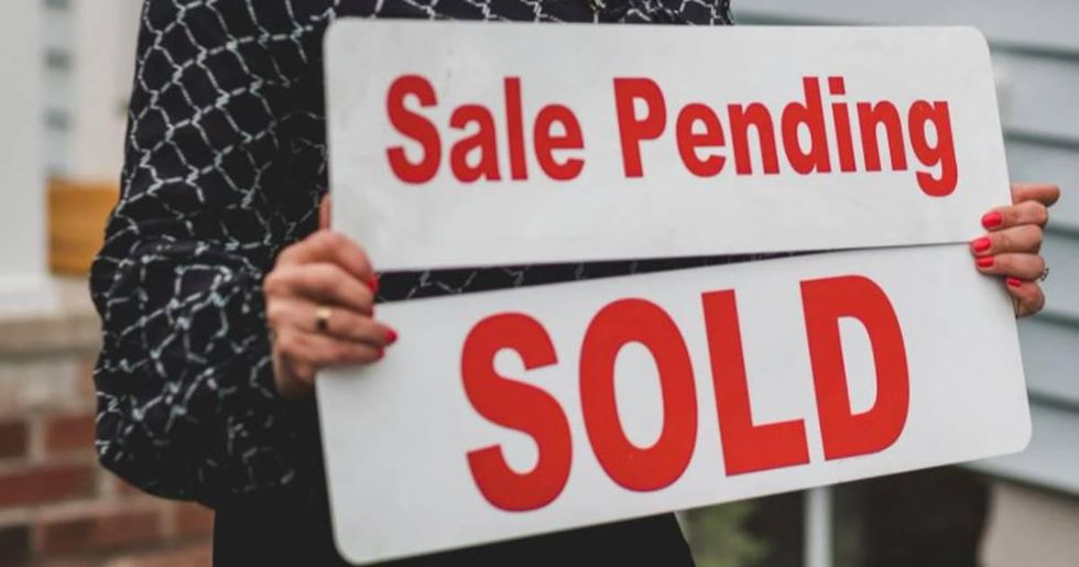 Four single moms 'burn the rulebook of life' and buy a home together