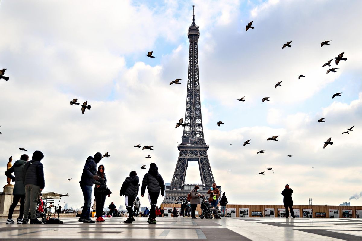 Fine delle restrizioni pure in Francia. Soltanto in Italia il calvario continua