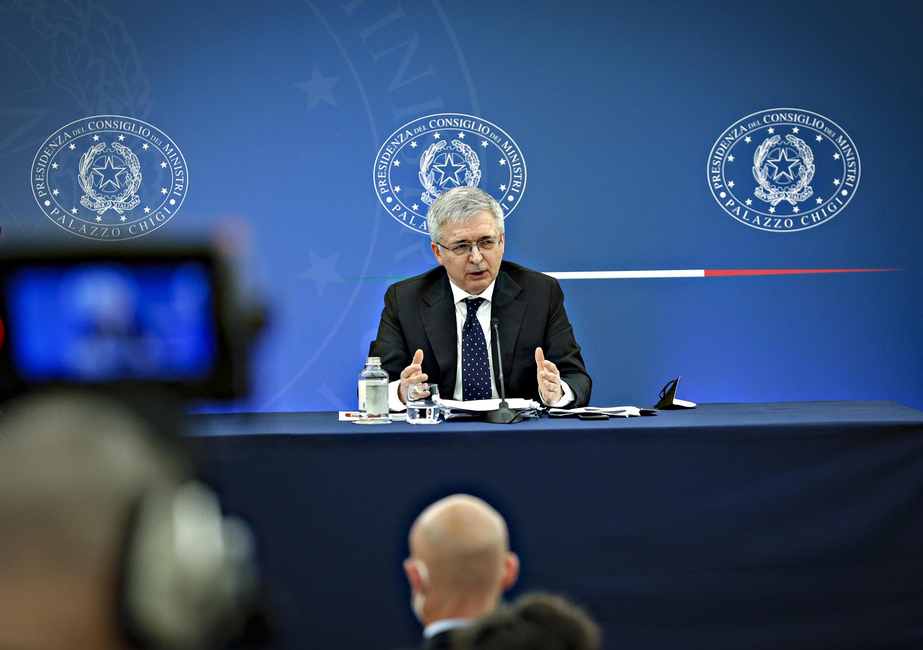 Dal Def un mese d’aiuti. E inflazione garantita