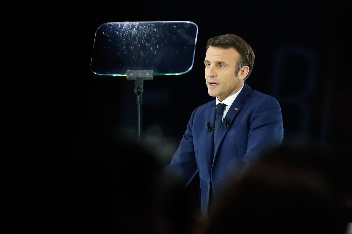 Sulla testa di Macron piove lo scandalo delle consulenze d’oro