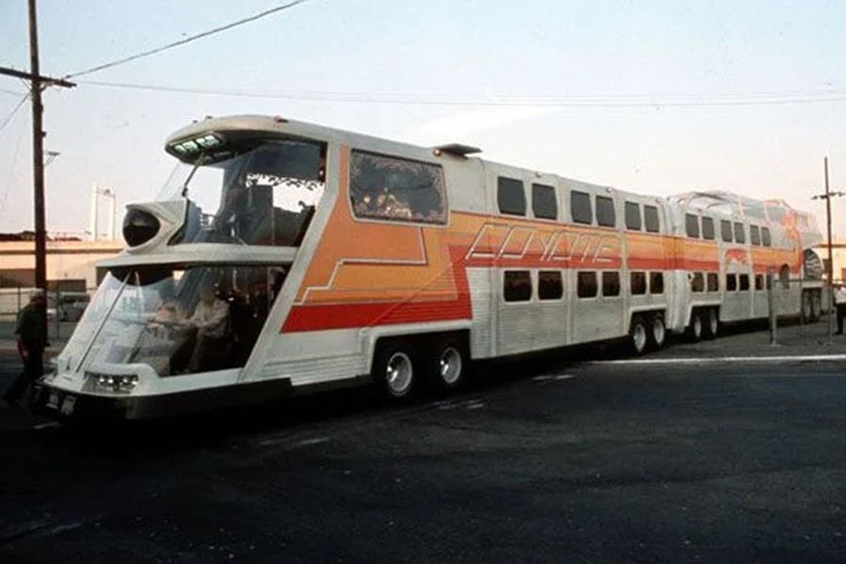 Greg Abbott Will Bus Asylum Seekers To DC, Dump Them For Laughs