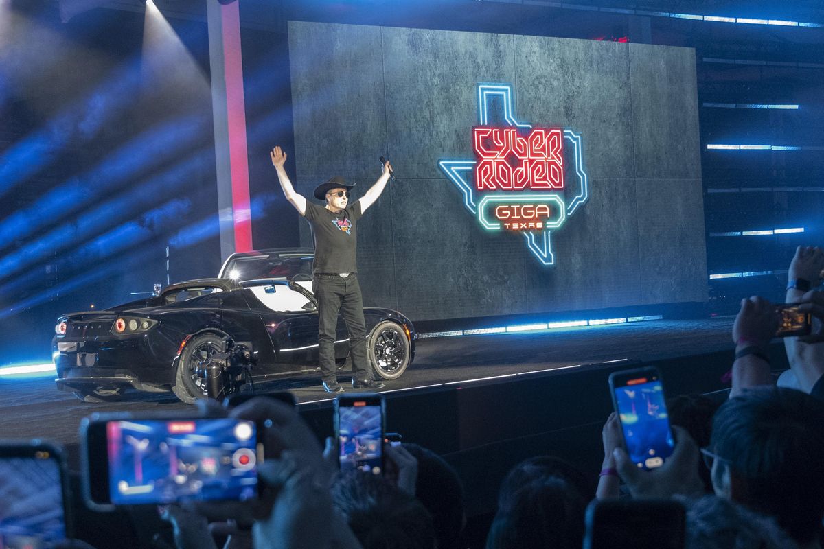 Giga Texas is now open! Elon Musk brings announcements, Teslas and fireworks to Cyber Rodeo