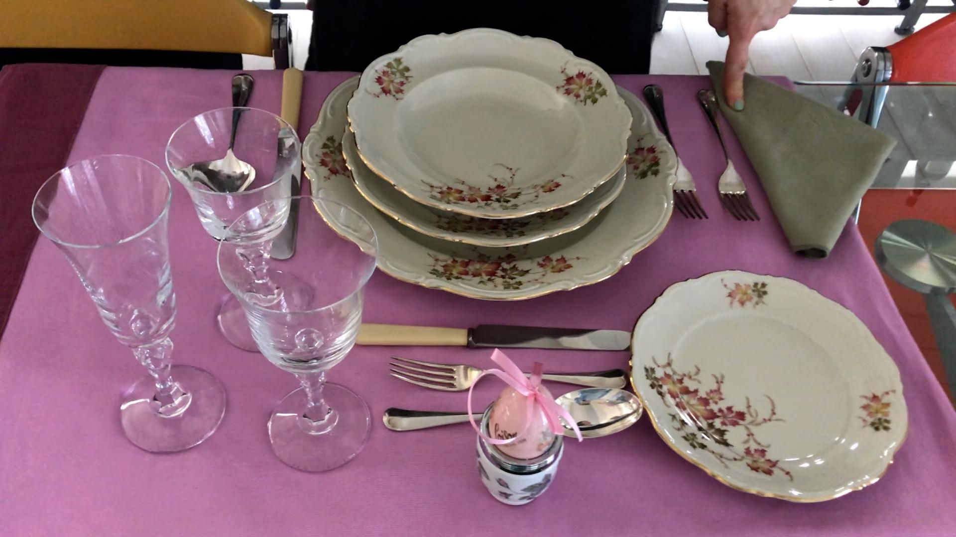 Le pillole di galateo di Petra e Carlo: la tavola di Pasqua