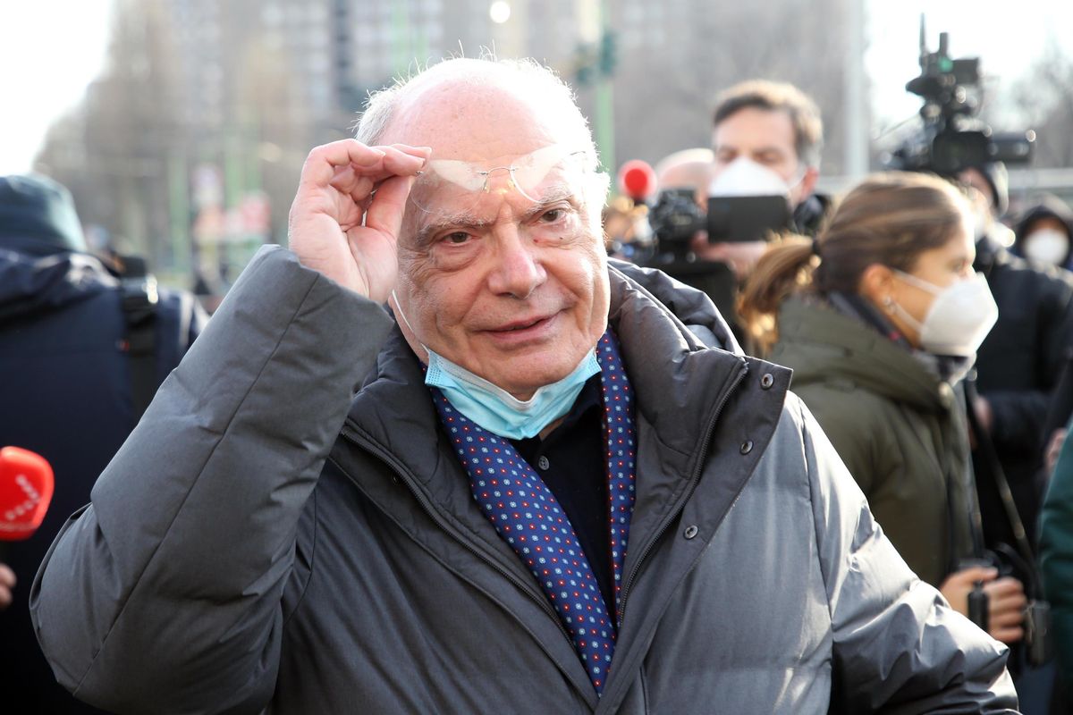 Profeti della paura in crisi d’astinenza: «Variante in vista, restino i divieti»