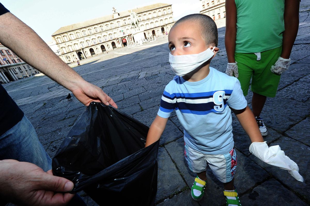 Mascherine imposte ai bambini soltanto da Italia e altri tre Stati