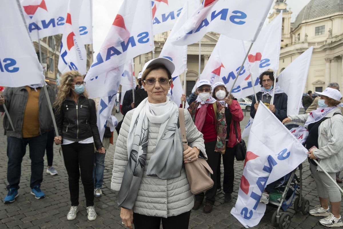 «Chi non ha il vaccino punito come fosse incapace di lavorare»