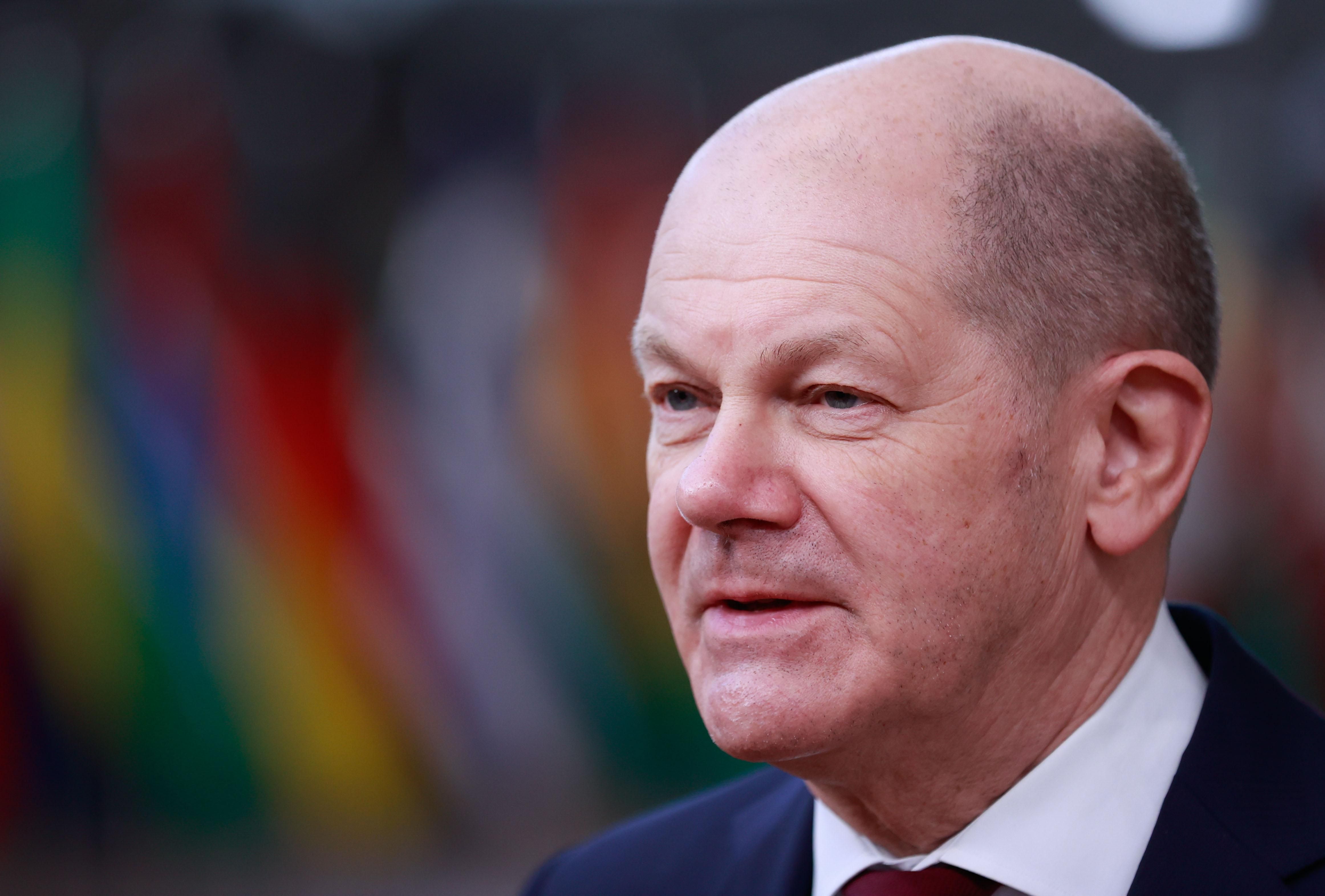 Crisi, scudo tedesco: 100 miliardi per le imprese. Noi ci limiteremo a spegnere i condizionatori...