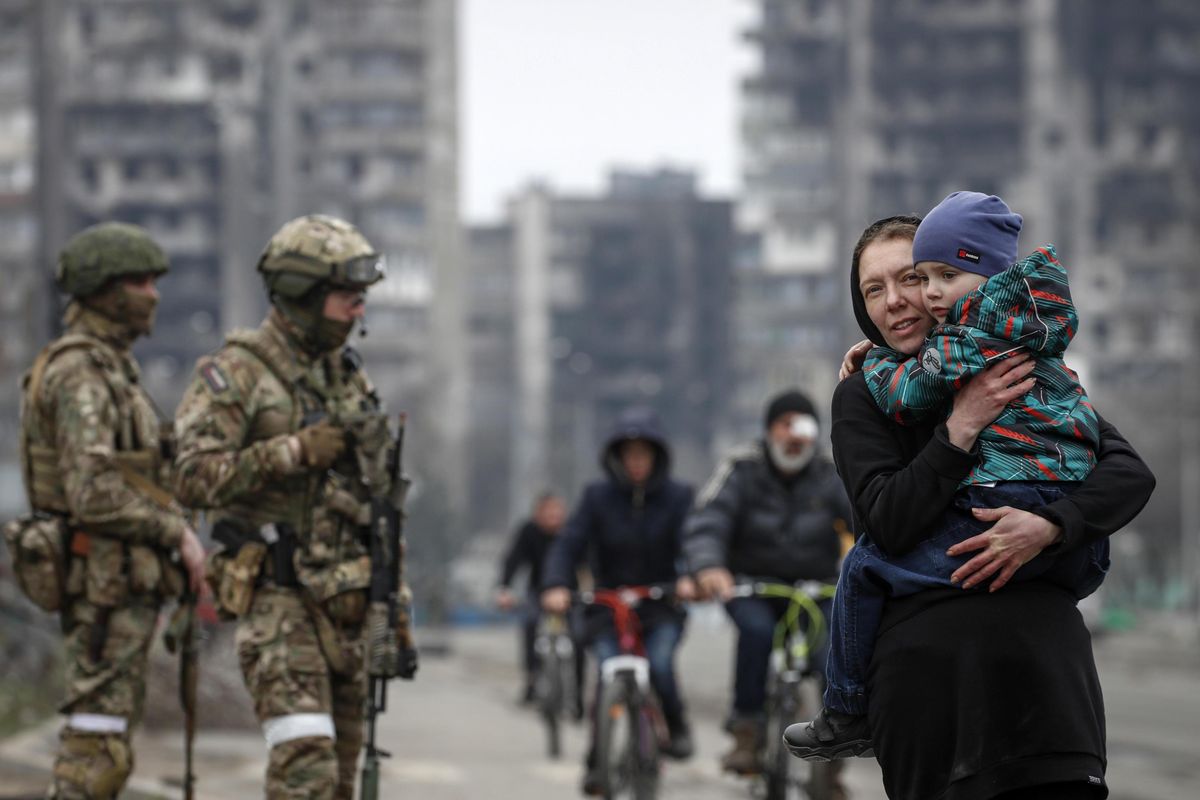 Torna il giallo delle armi chimiche mentre Mariupol prova a resistere