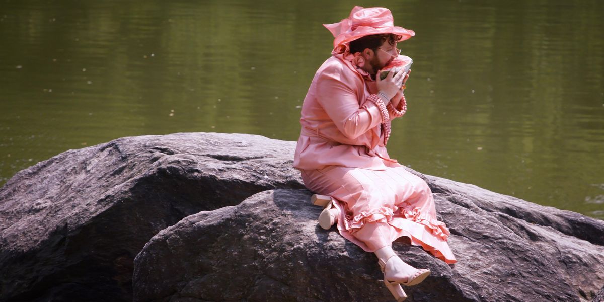 The Perfect 'Lunch Time' Is Feeding Turtles Hot Dogs in a Pink Dress