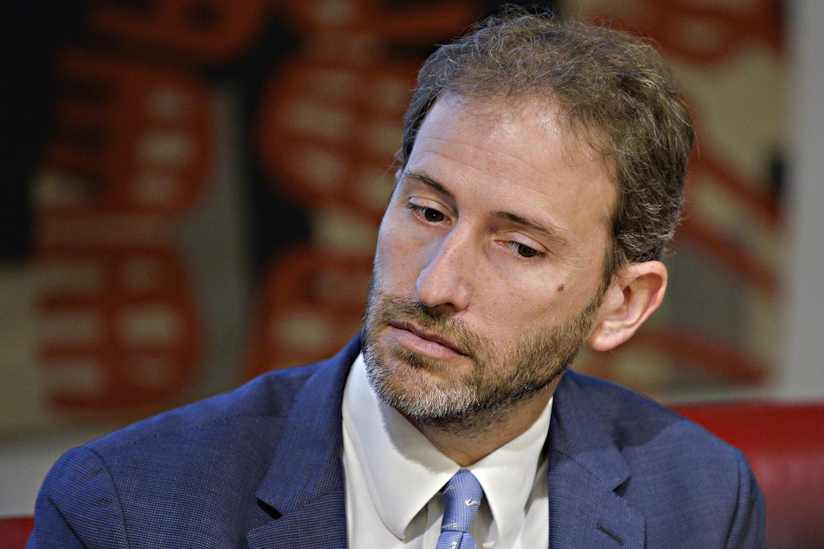 I conti vanno male, occorre tagliare e la Casaleggio associati va a Ivrea