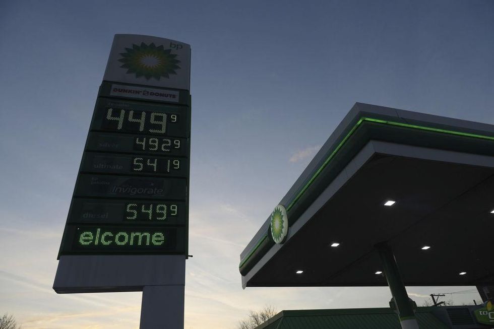 Illinois Democrats require gas stations to advertise that they froze the gas tax saving drivers pennies
