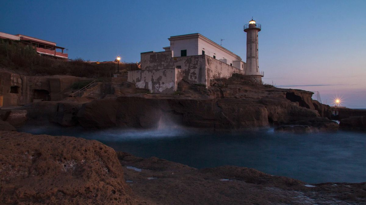 In viaggio tra le oltre 800 isole minori