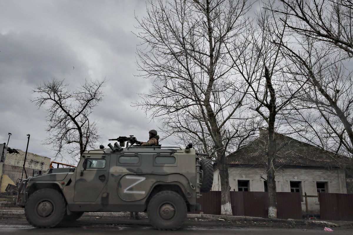 I russi si ammassano sul Donbass. Mosca avverte: a Kiev non è finita