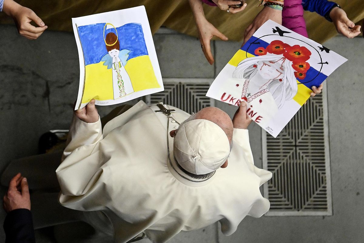Il Papa non molla: sarà una Via crucis di pace