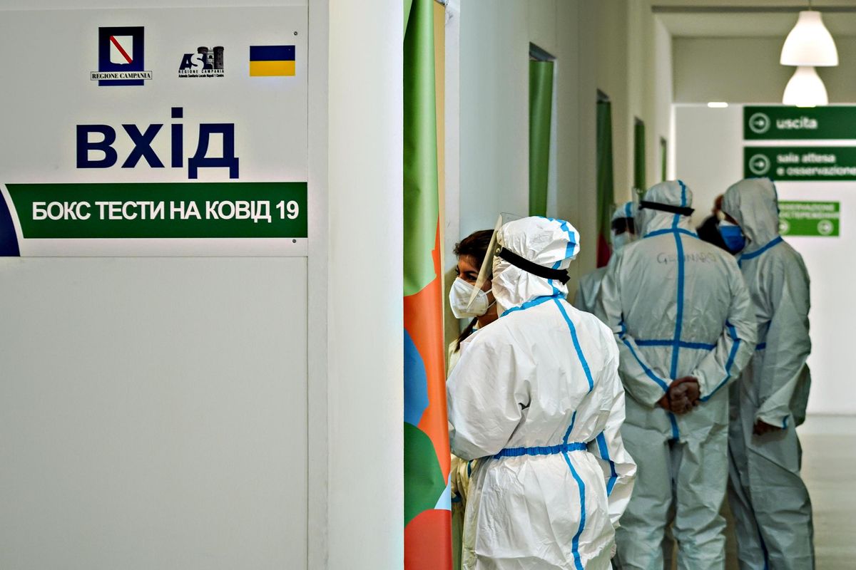 I medici fuggiti ritornino in Ucraina. Magari assieme alle nostre virostar