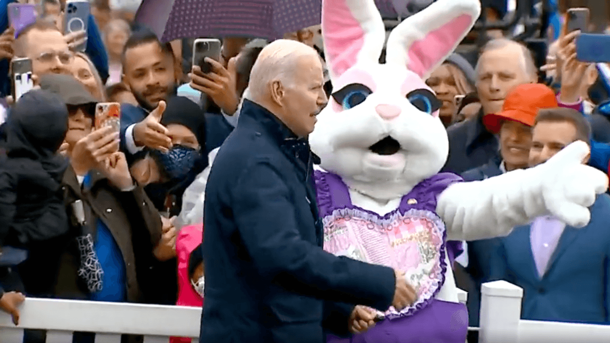 Biden suffers another CRINGE moment as Easter Bunny directs him away from crowd | President Brain-Dead Biden suffered yet another cringe-filled Biden moment during Monday's White House Easter celebration, as the Easter Bunny stepped in to direct him away from the crowd. Video shows Illegitimate President Biden discussing Afghanistan and Pakistan with the crowd before the Easter Bunny runs in to frantically get Biden's attention, stepping in between Biden and - Vimarsana News