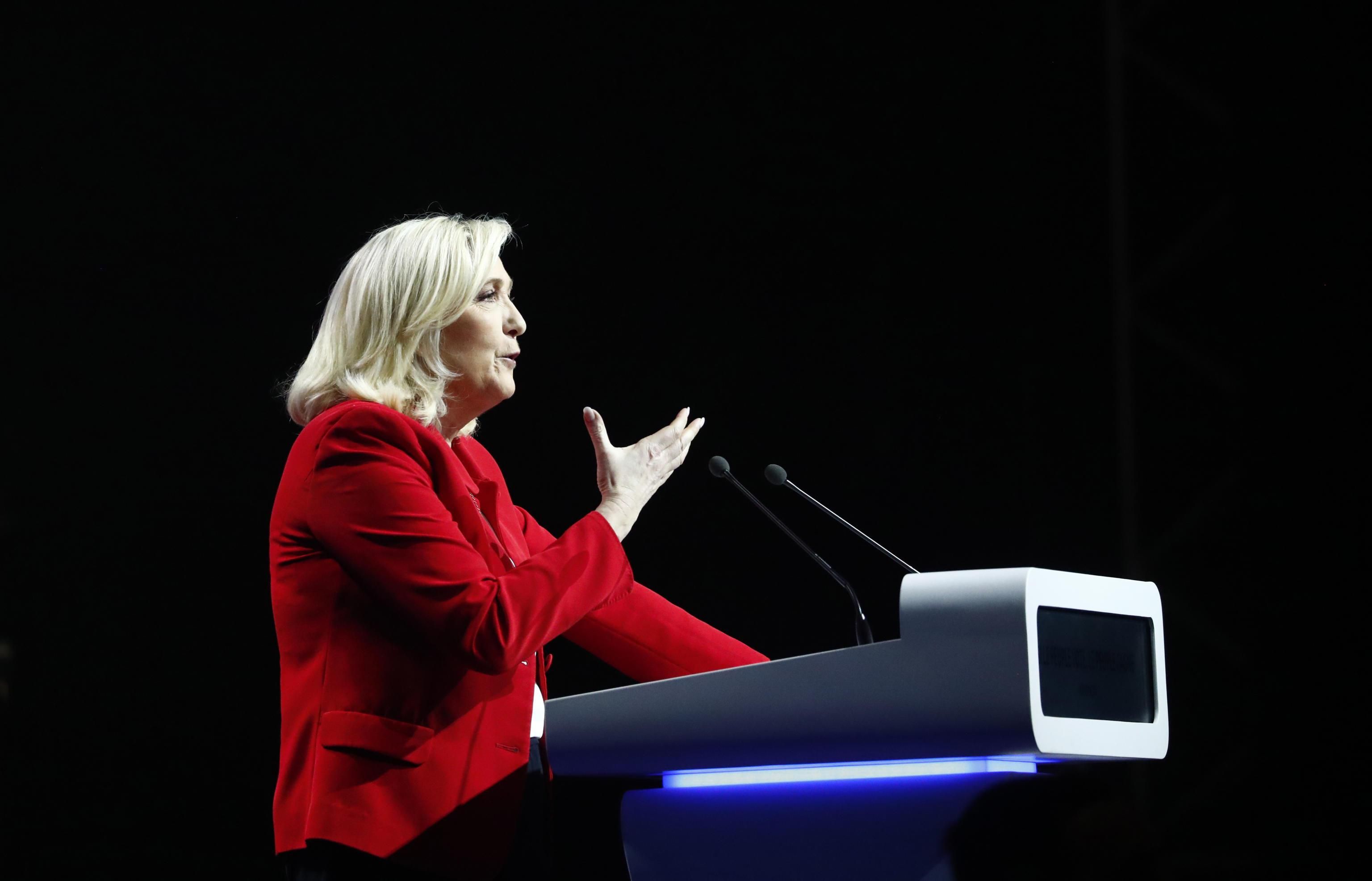 L’antifrode dà un aiutino a Macron. La Le Pen al ballottaggio da indagata