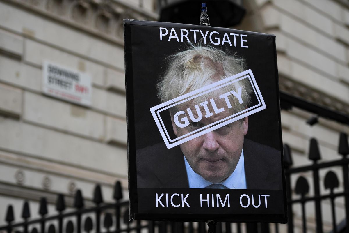 Gli inglesi vogliono fare la festa a Johnson