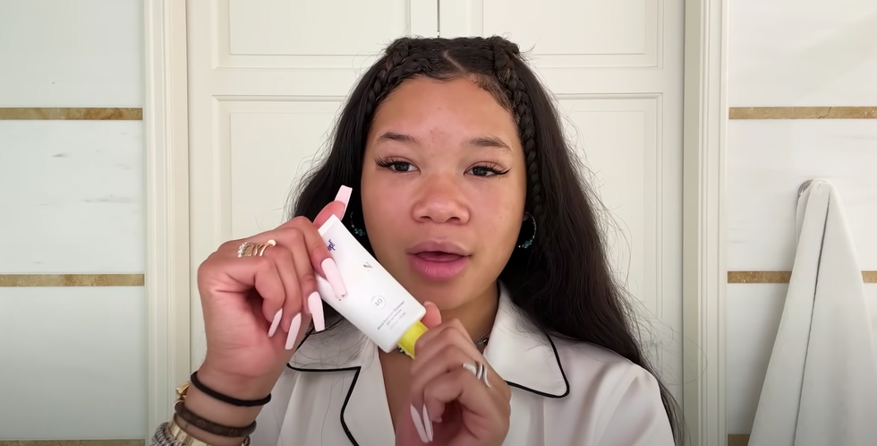 Storm Reid, Parlayan Cilt Güzellik Rutininin Arkasındaki Sırrı Paylaşıyor 4 img