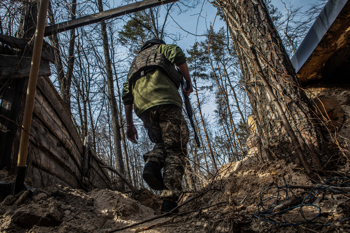 Tra bunker e trincee nella foresta così si resiste ai droni dei russi