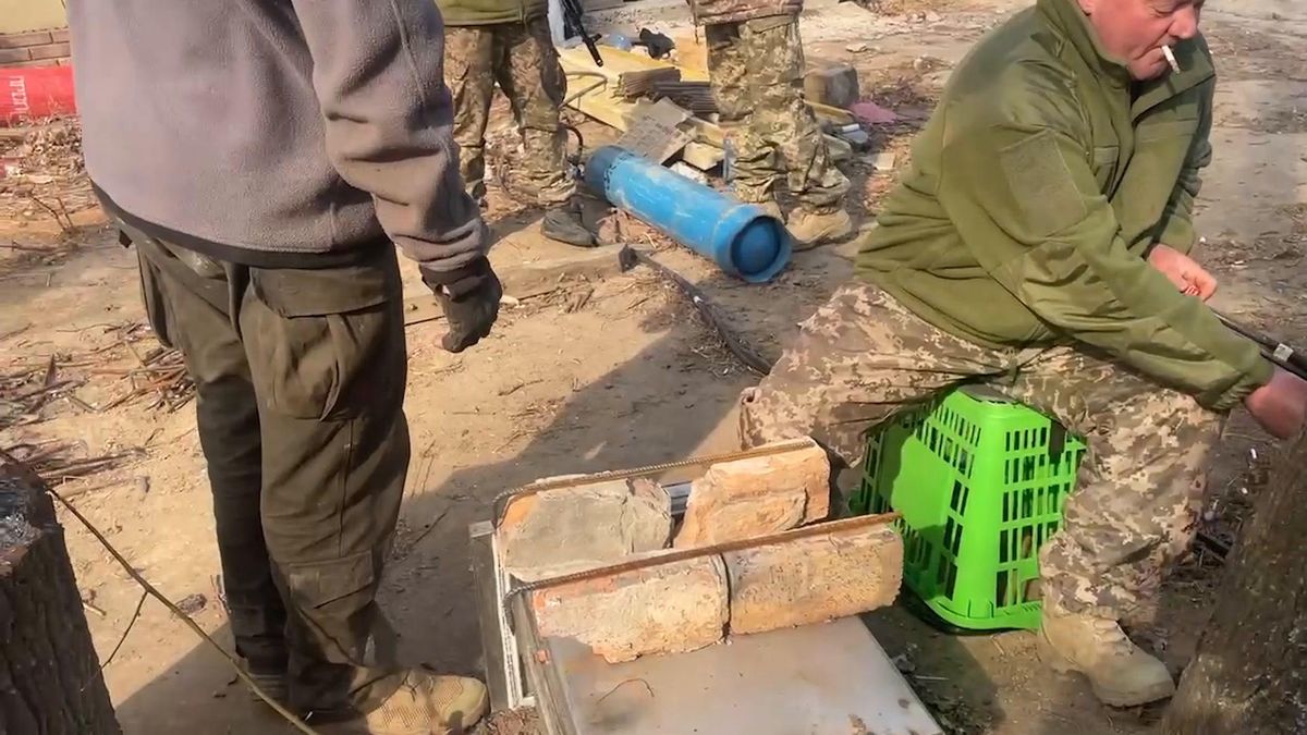 Reportage da Kiev: nelle bosco a Nord della città dove i soldati organizzano la resistenza