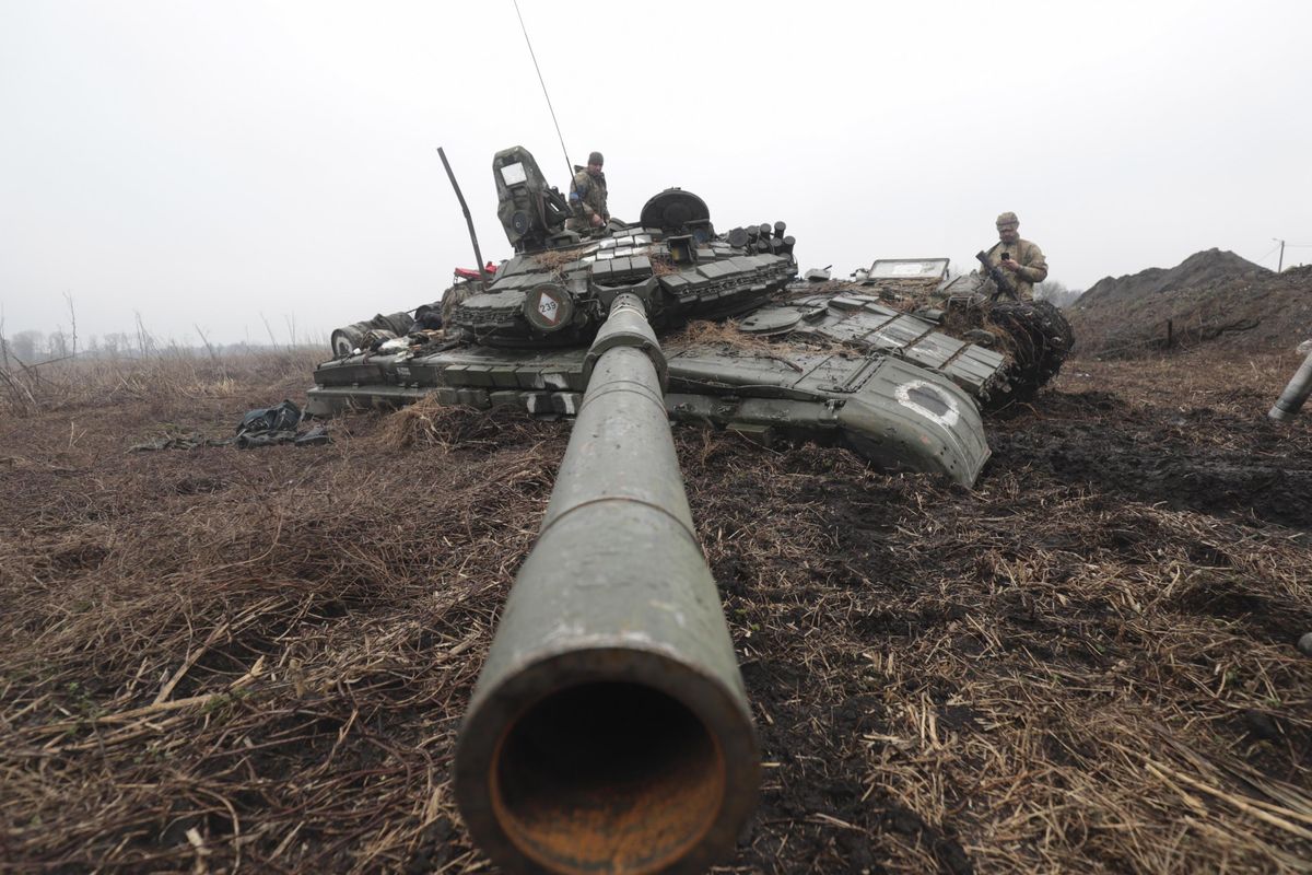 Cade l’ultimo tabù: carri armati donati dagli Usa a Kiev. È la guerra infinita