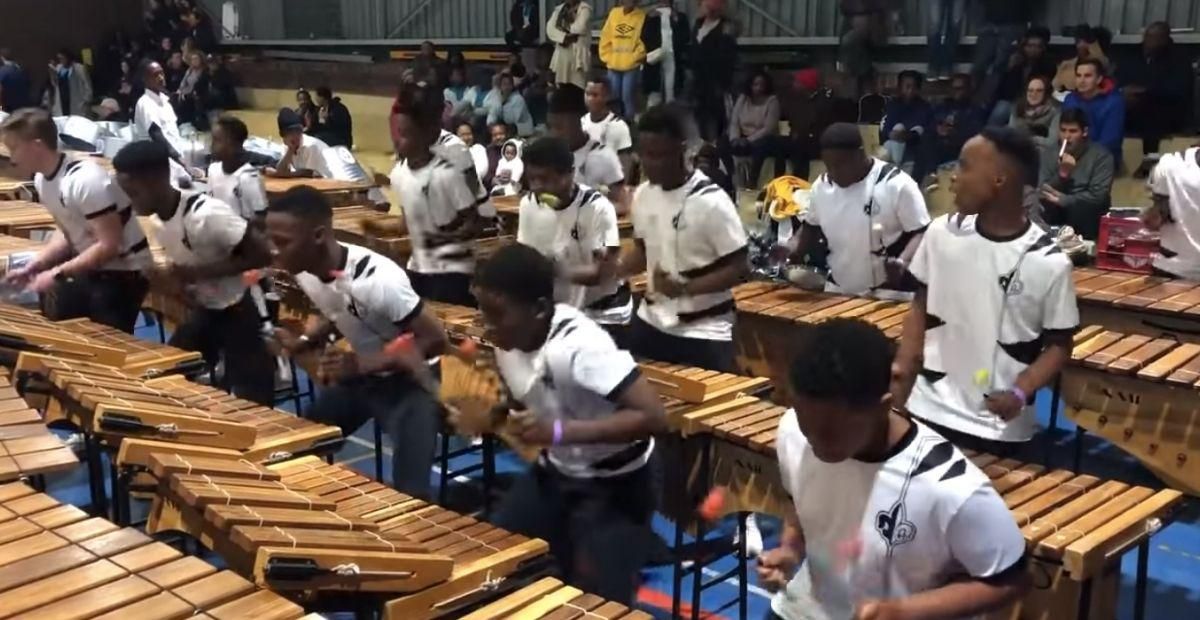 Spectacol al trupei de marimba din Africa de SudSpectacol al trupei de marimba din Africa de Sud  