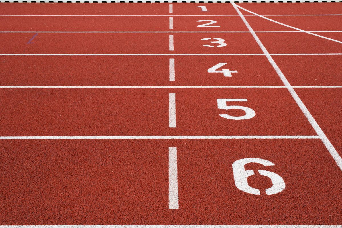 100-year-old man amazes crowd with his incredible 100-yard dash