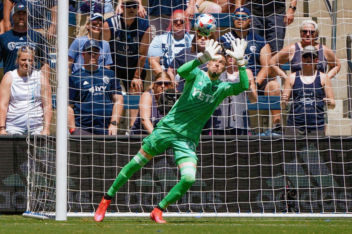 UPDATE: Austin FC star goalkeeper Brad Stuver to sit out for at least one more match after knee injury