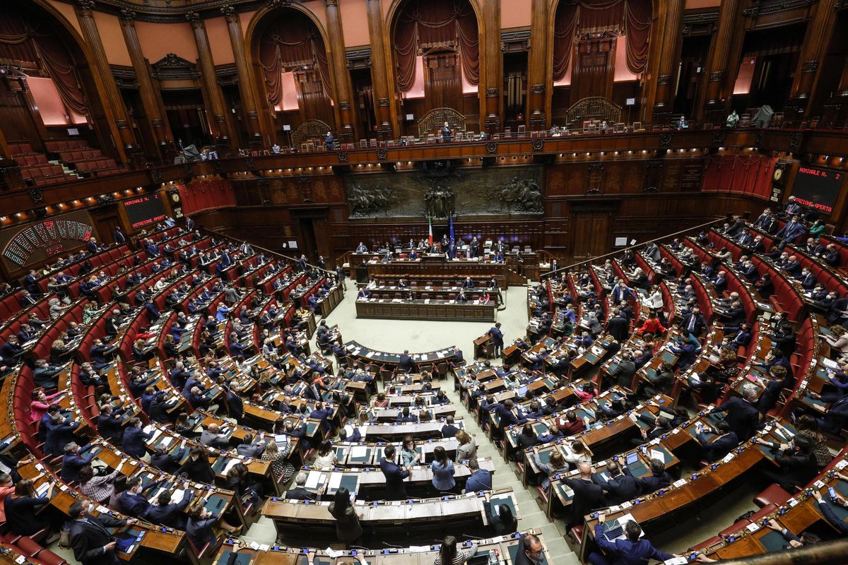Lo scontro tra governo e Parlamento fa deragliare le riforme