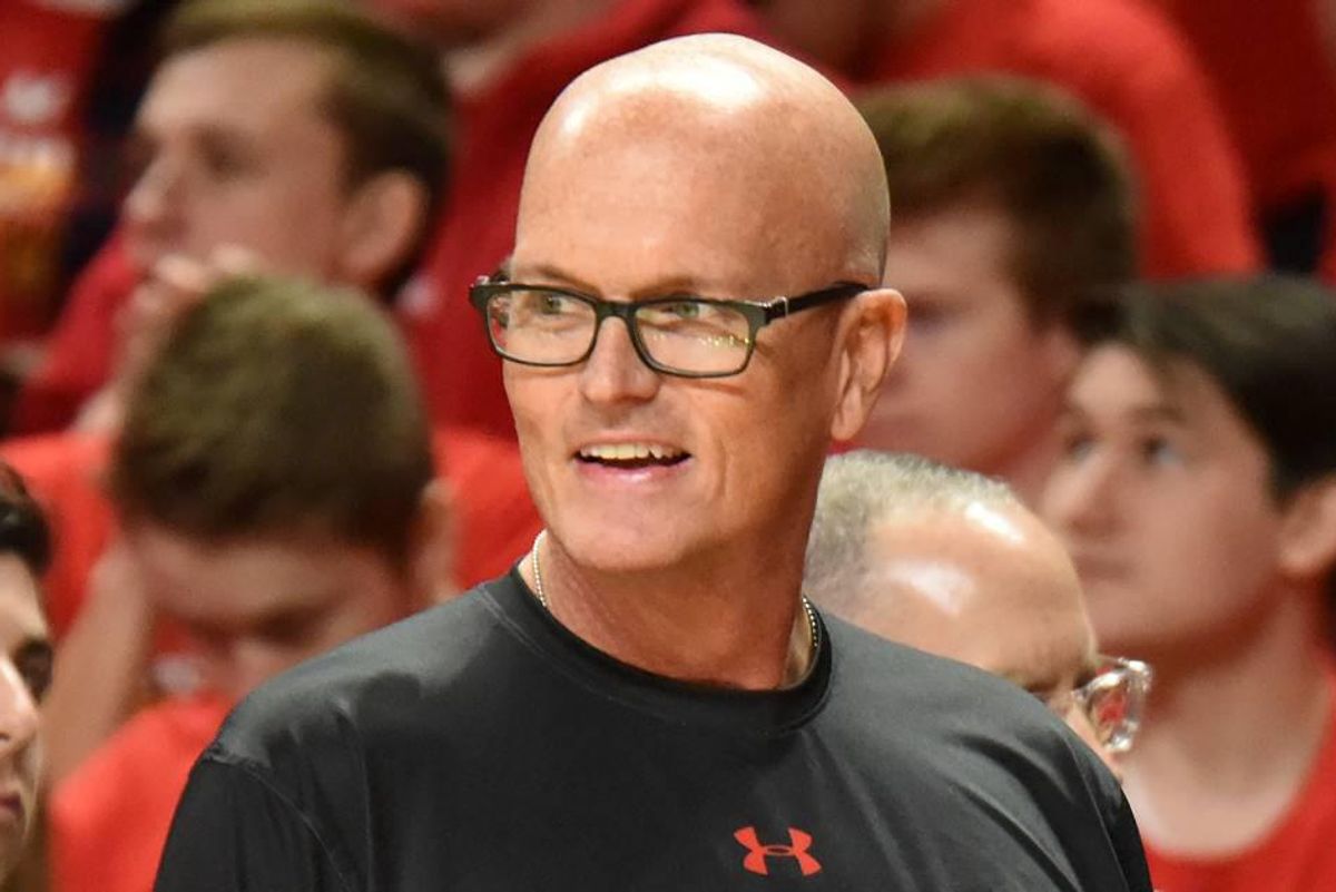 ESPN anchor Scott Van Pelt relishes ride on 'Bad Beats' elephant