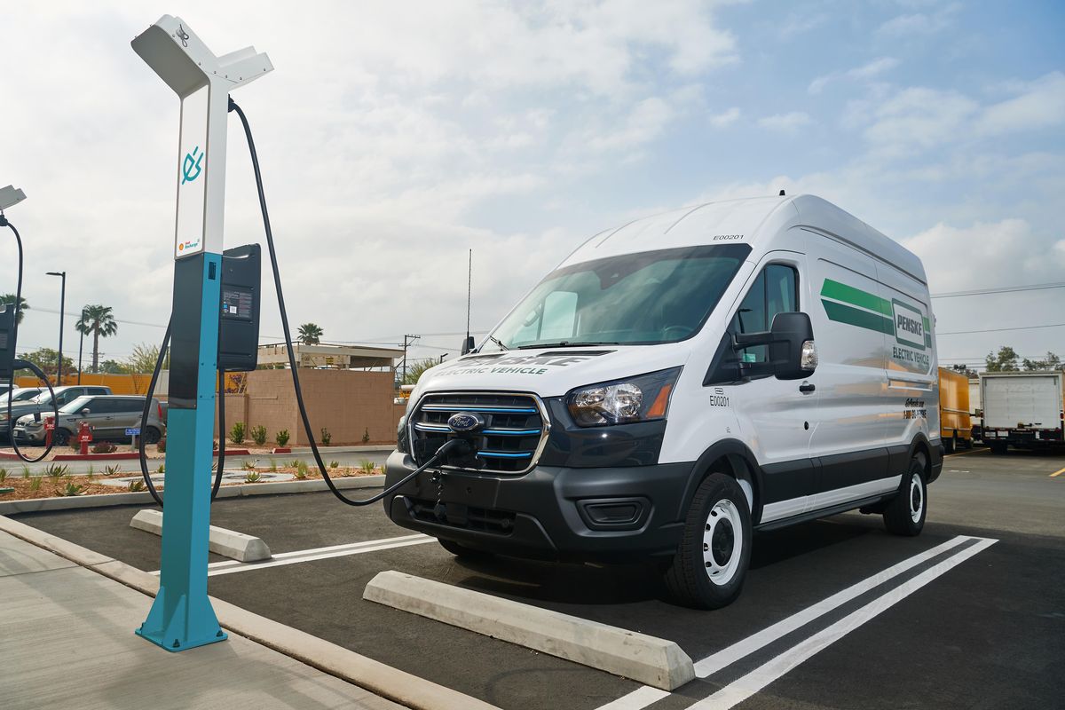 Penske Truck Leasing and Shell Recharge Solutions North America announced a new joint initiative to support light-duty electric vehicle (EV) charging at Penske locations.