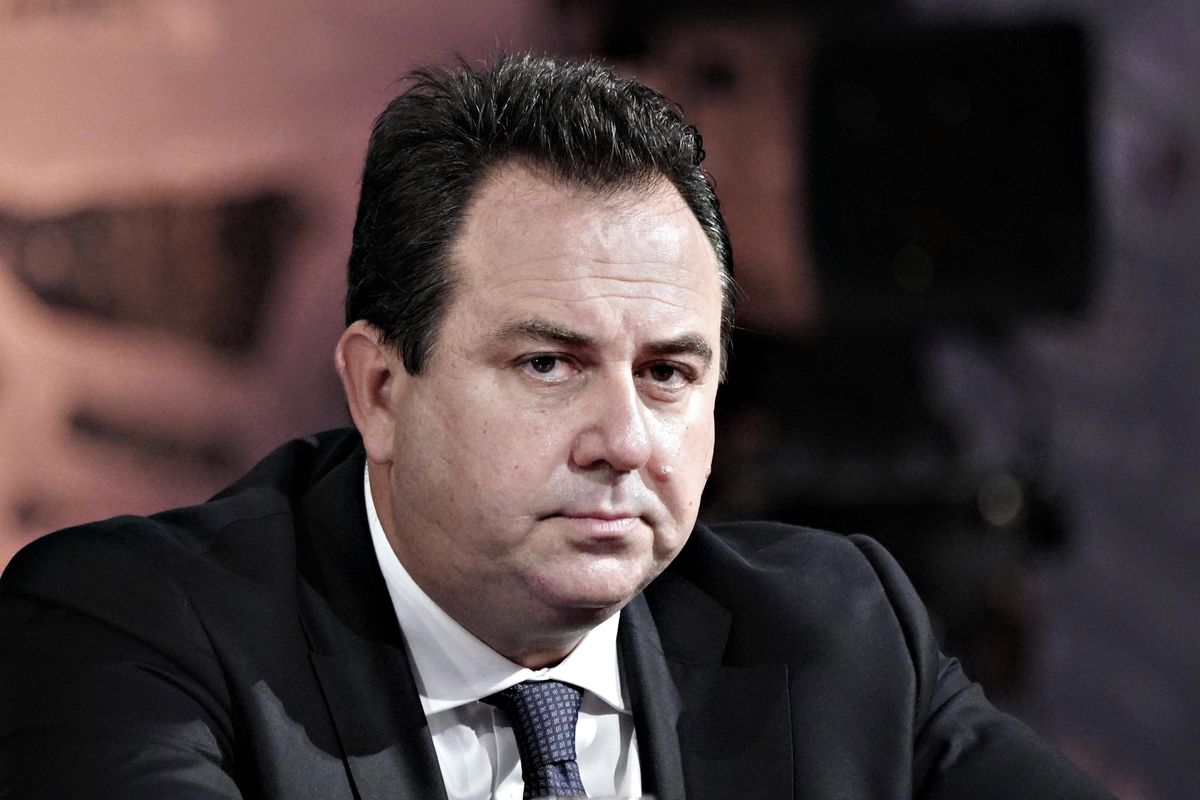 Chi vuole incastrare l’Eni usando D’Alema?