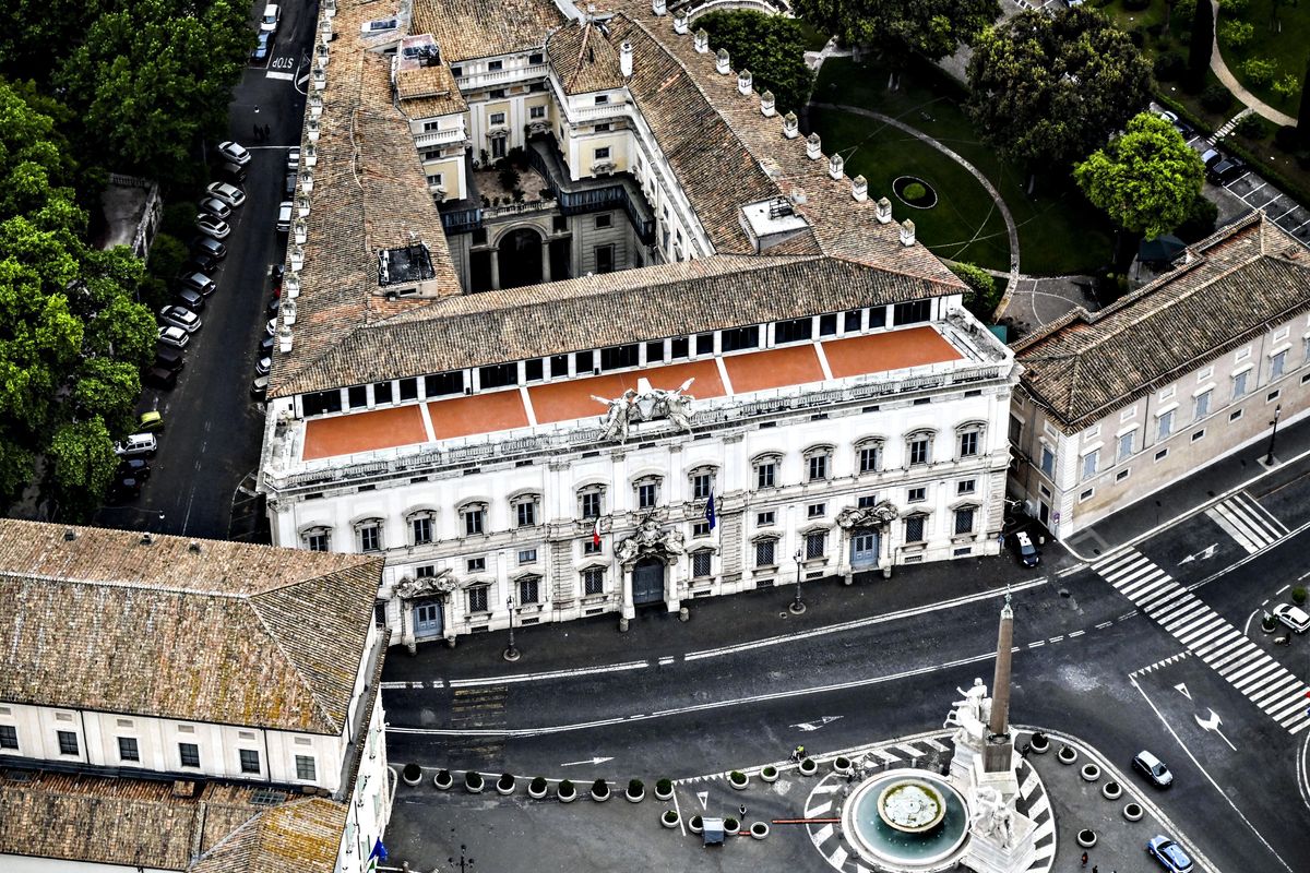 Operatrice no vax lasciata a casa. Il giudice si rivolge alla Consulta