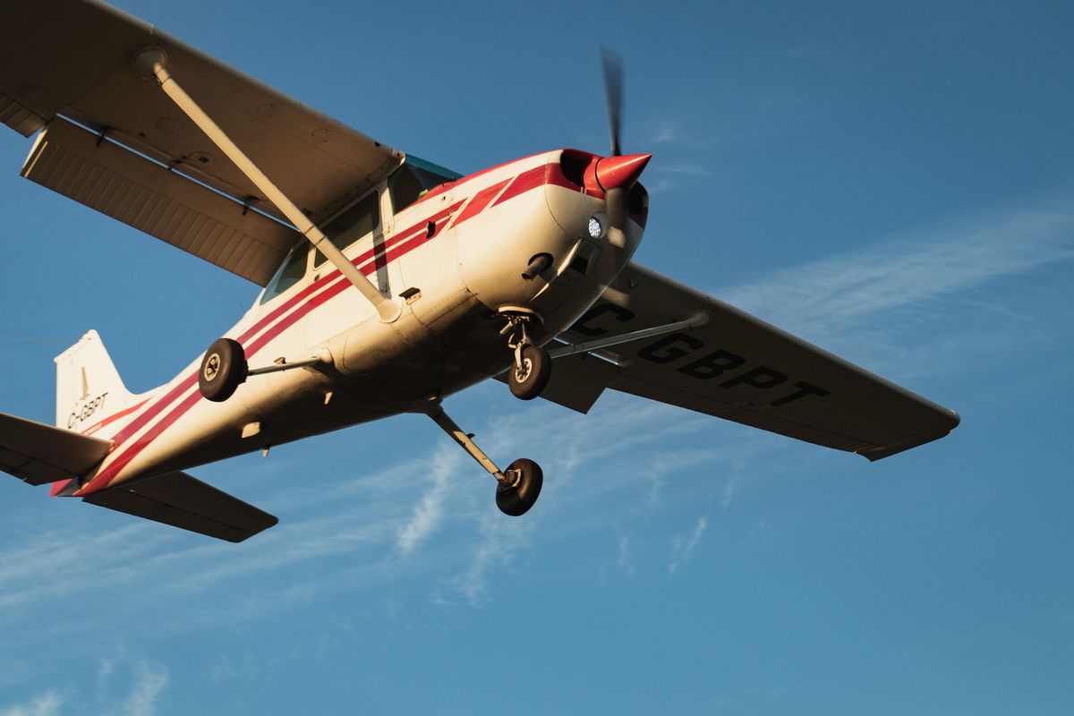 passenger lands plane, air traffic control, Cessna 208,