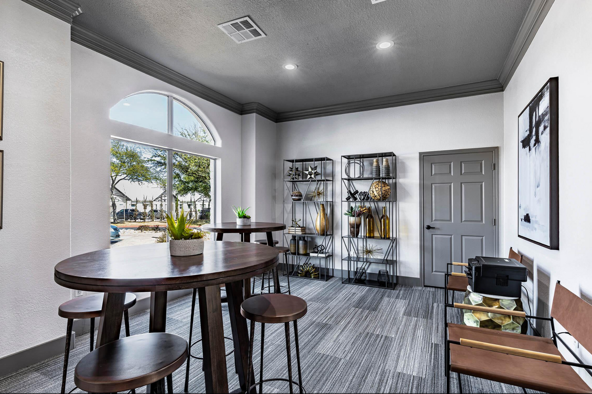 Moving, anyone? 9 apartment specials on the market right now