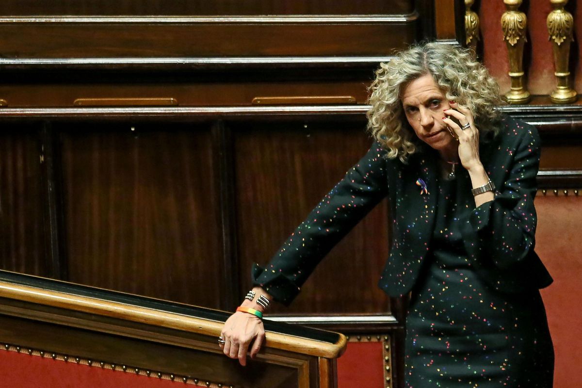 Soldi nella cuccia, per i pm la Cirinnà è «vittima». E lei accusa i nordafricani