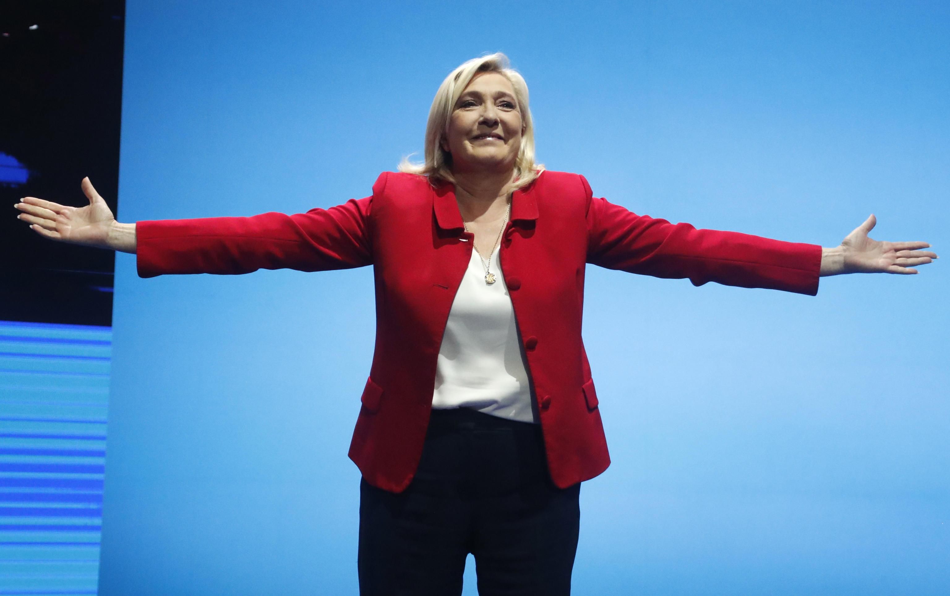 I vescovi sfatano il tabù Le Pen. La Chiesa ora scopre la «rive droit»