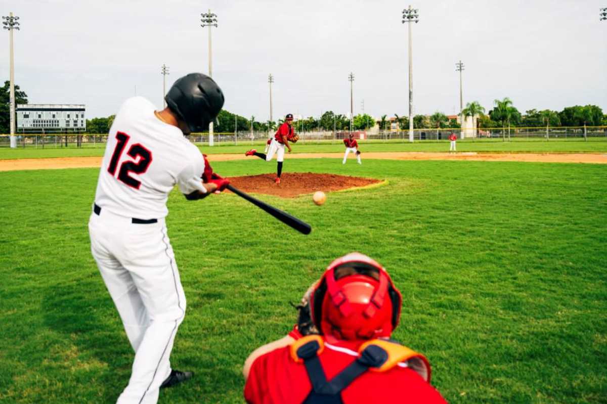 Pitcher viciously attacks batter rounding 3rd base after giving up dinger