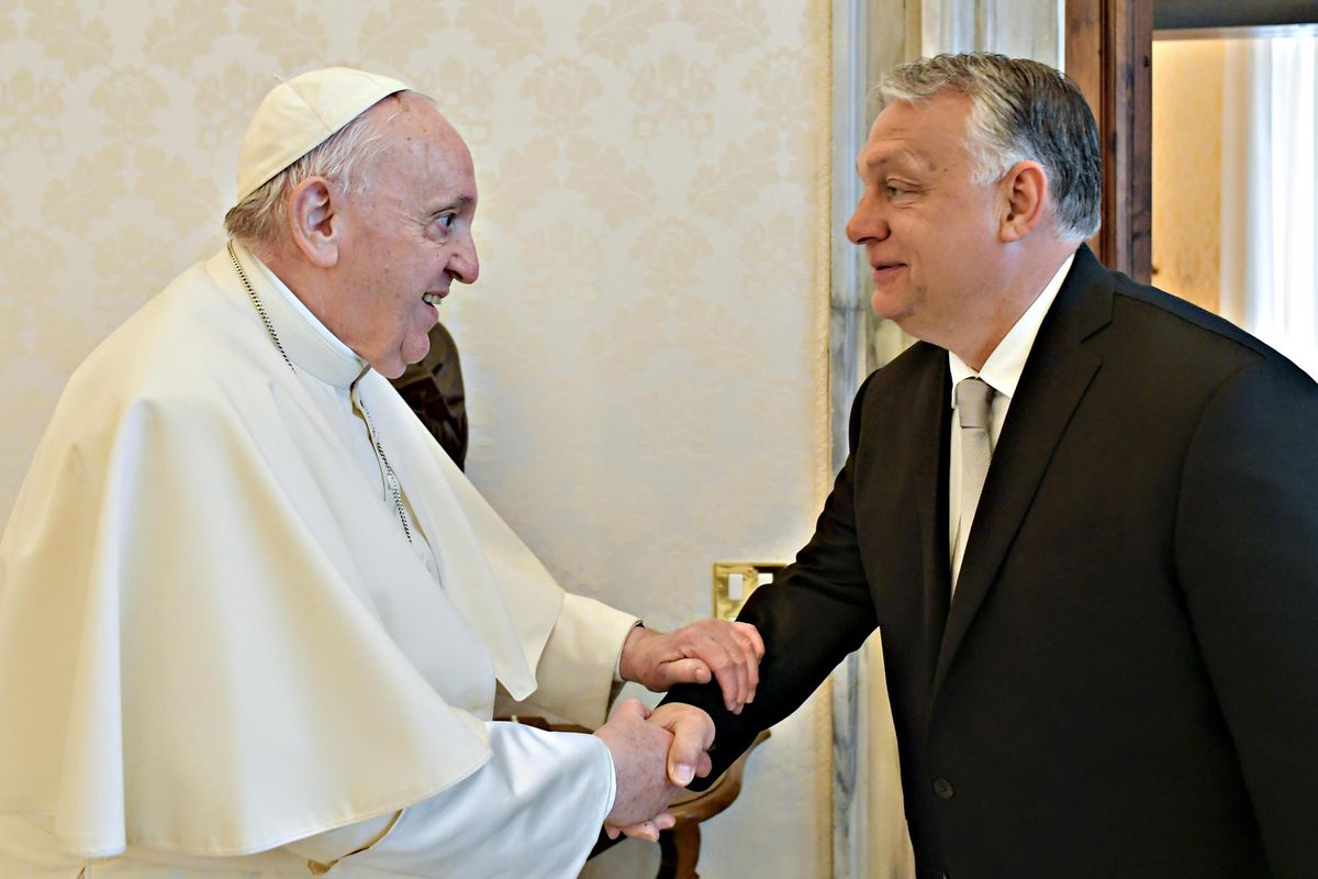 Francesco vede Orbán e lo elogia per l’accoglienza dei profughi